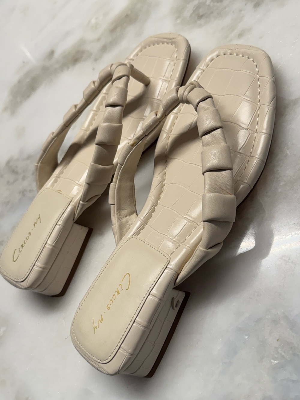 Circus NY Cream Croc Embossed Thong Sandals Size NWOT